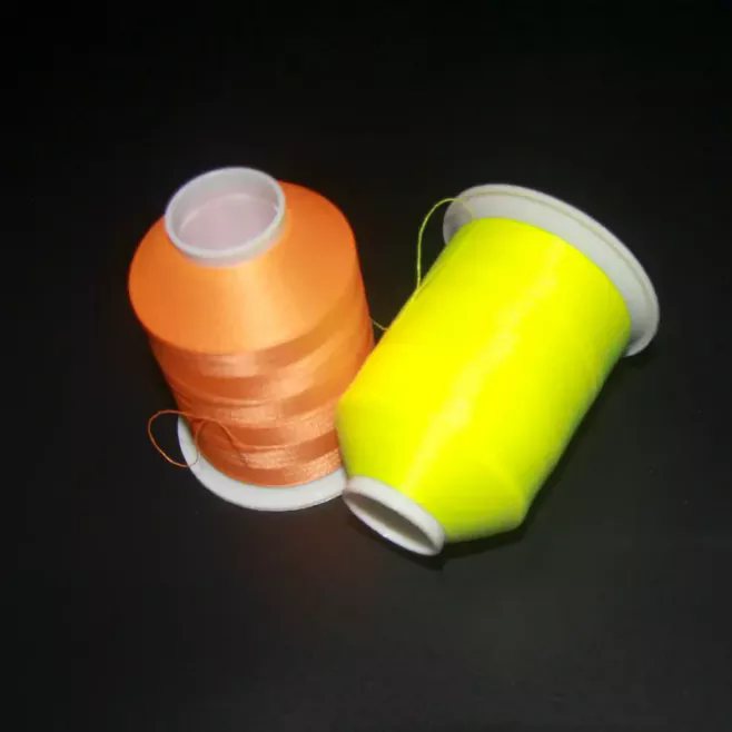 Hur fungerar Glow in the Dark Thread utan batterier eller elektricitet? Hur fungerar Glow in the Dark Thread utan batterier eller elektricitet?