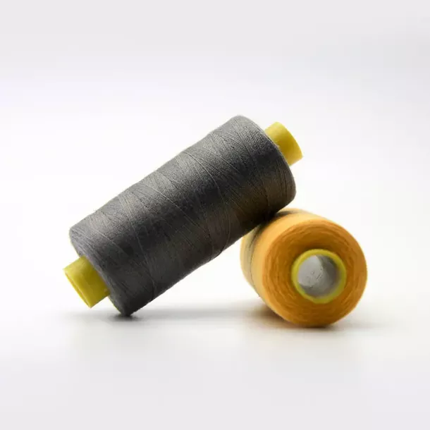 Polyester sytråd 40/2 500M*3KOTTAR